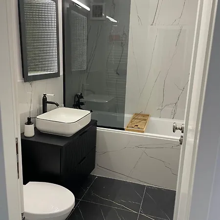 Luxury With Free Parking شقة