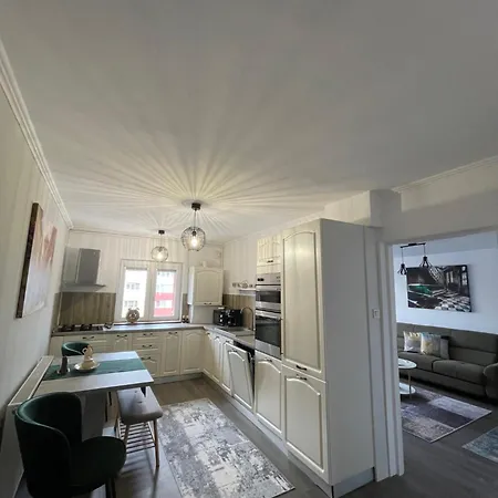 Luxury With Free Parking *